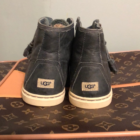 EUC UGG NAVY SNEAKER 👟 size7 super comfy n cool💋 - Picture 2 of 5